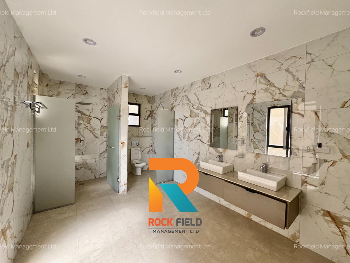 3 Bed Apartment with En Suite in Brookside - 17