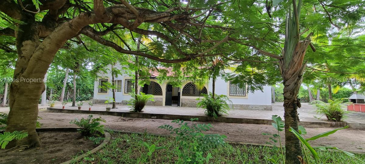 3 Bed House with En Suite at Kanamai - 2