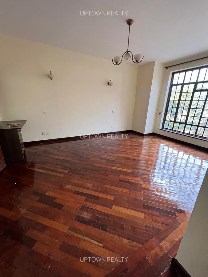 3 Bed Apartment with En Suite at Lavington - 16