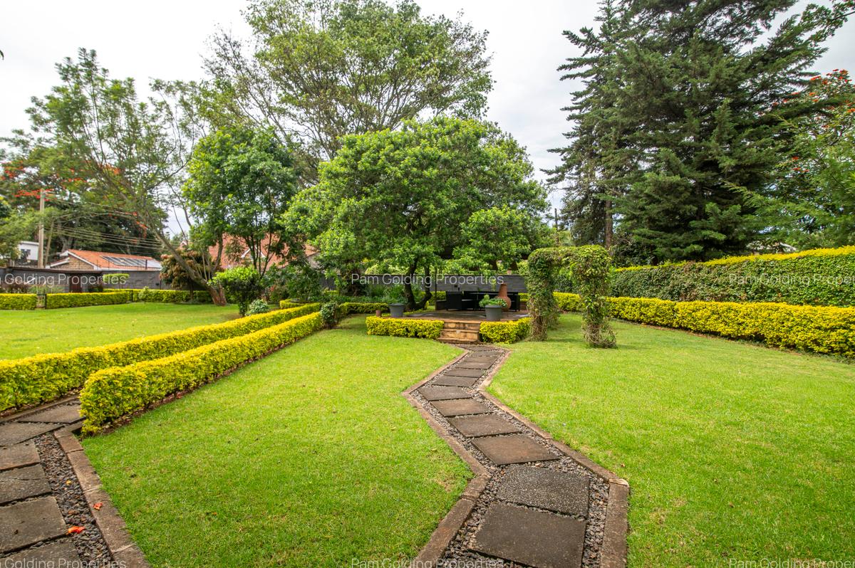 5 Bed House with En Suite in Runda - 11