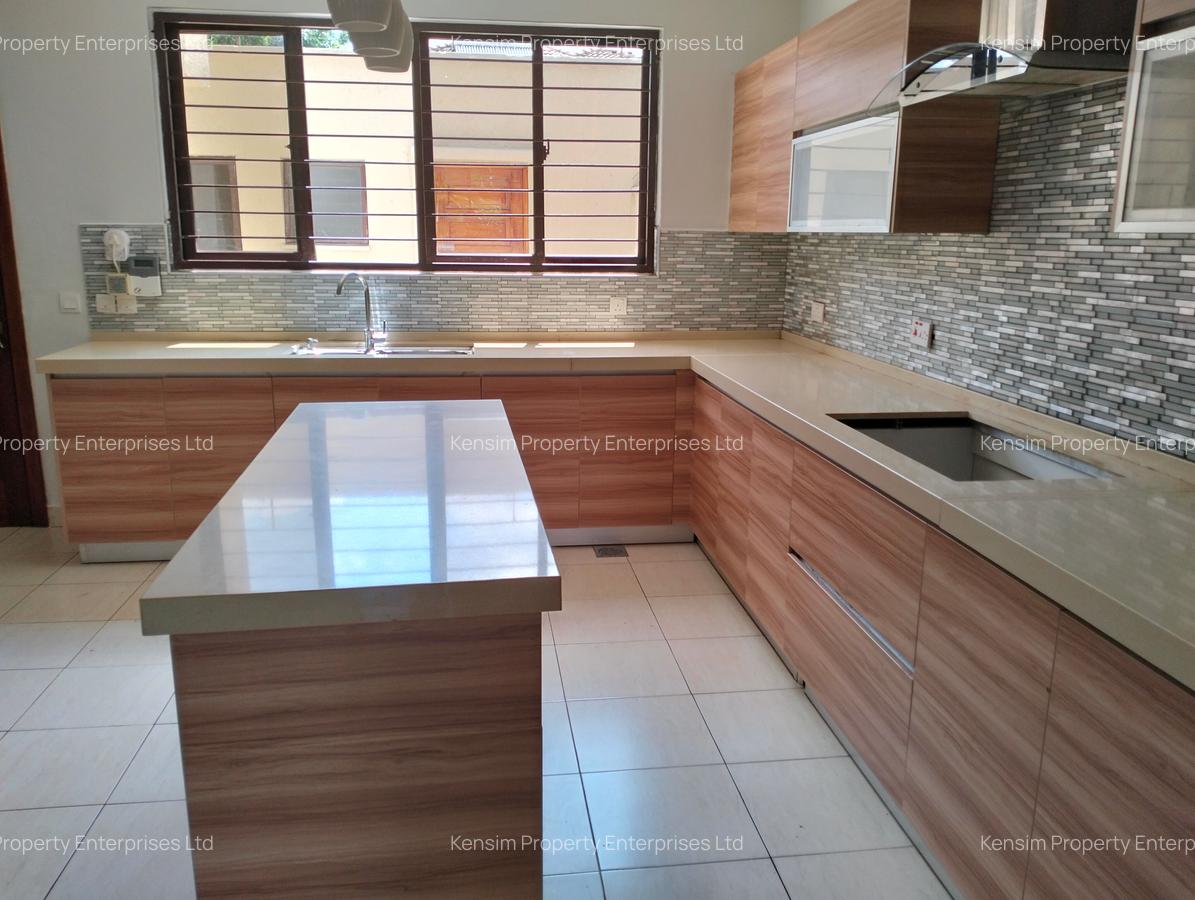 5 Bed Townhouse with En Suite in Lavington - 7