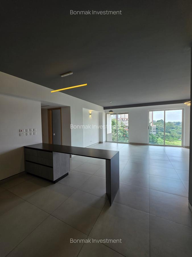 3 Bed Apartment with En Suite at Apartments - 14