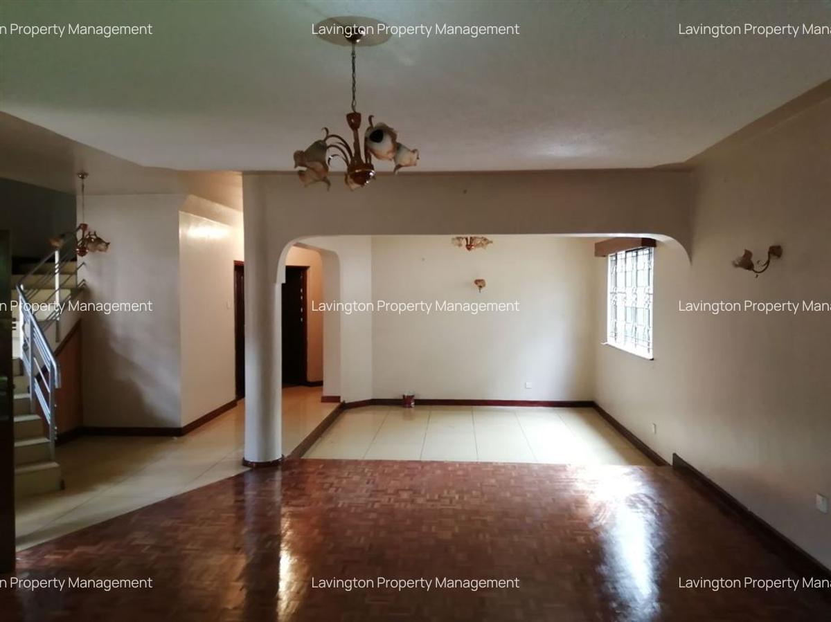 5 Bed House with En Suite at Lavington Green - 5