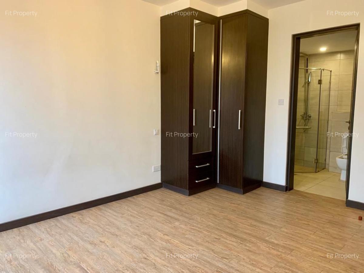3 Bed Apartment with En Suite in Parklands - 20