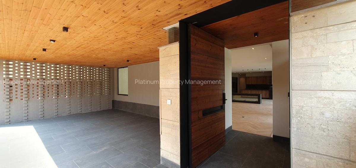 5 Bed Villa with En Suite in Westlands Area - 18