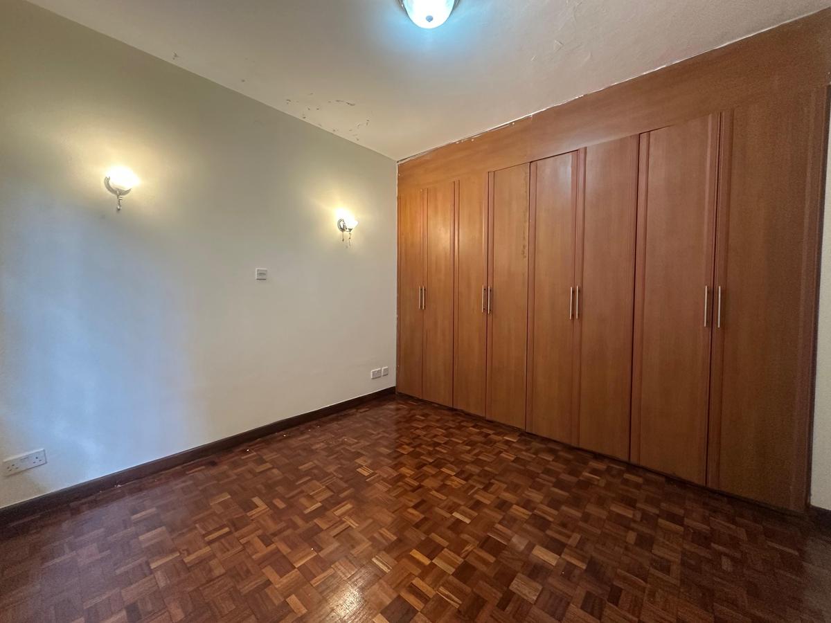 5 Bed Villa with En Suite at Lavington - 16