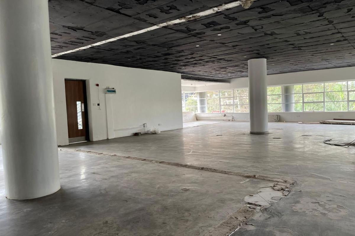 301 m² Office with Backup Generator in Riverside - 4