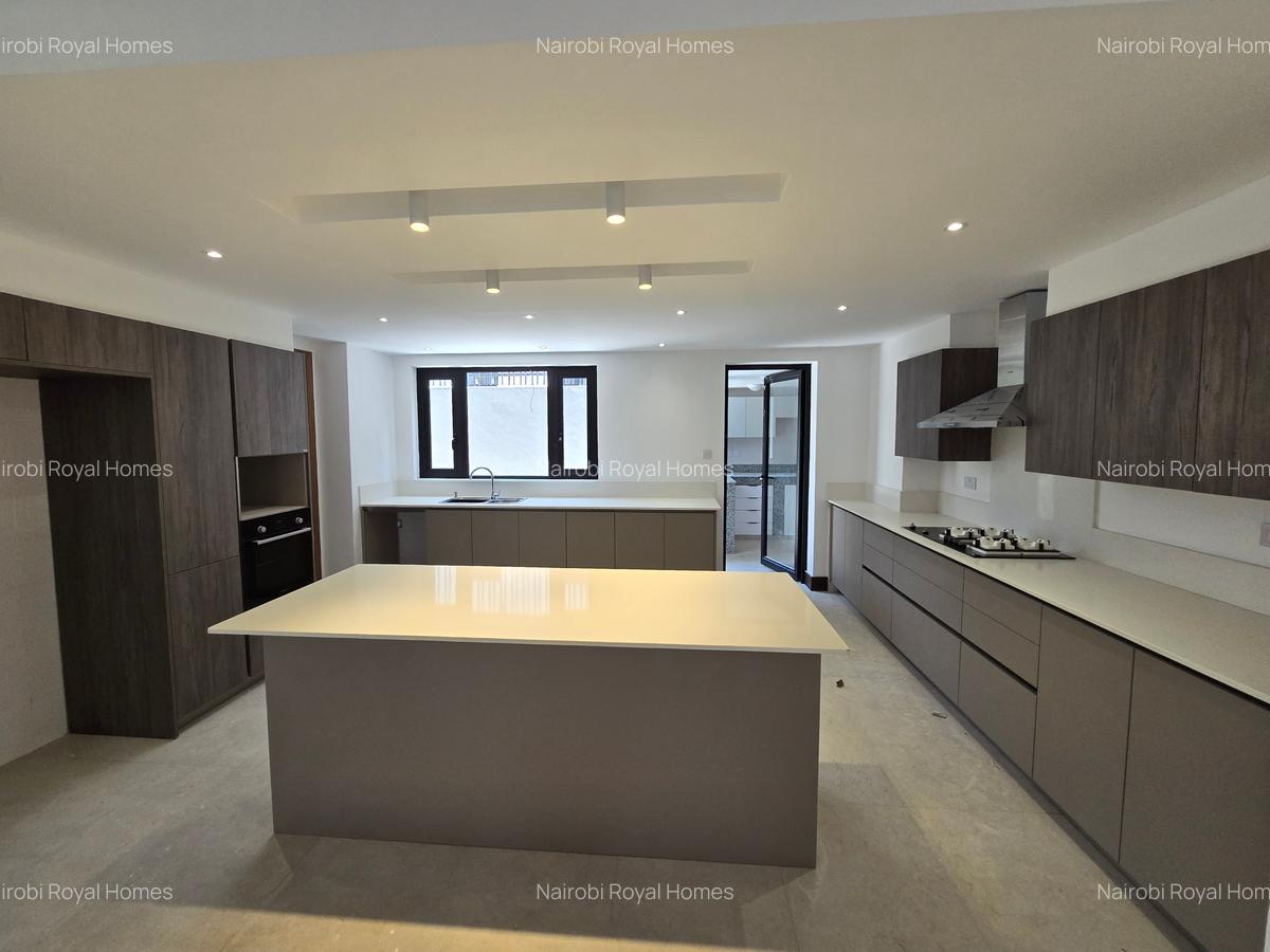 5 Bed Townhouse with En Suite at Kinanda Road - 18