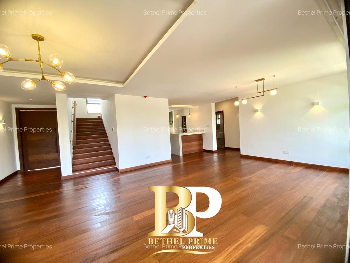 4 Bed Townhouse with En Suite in Rosslyn - 4