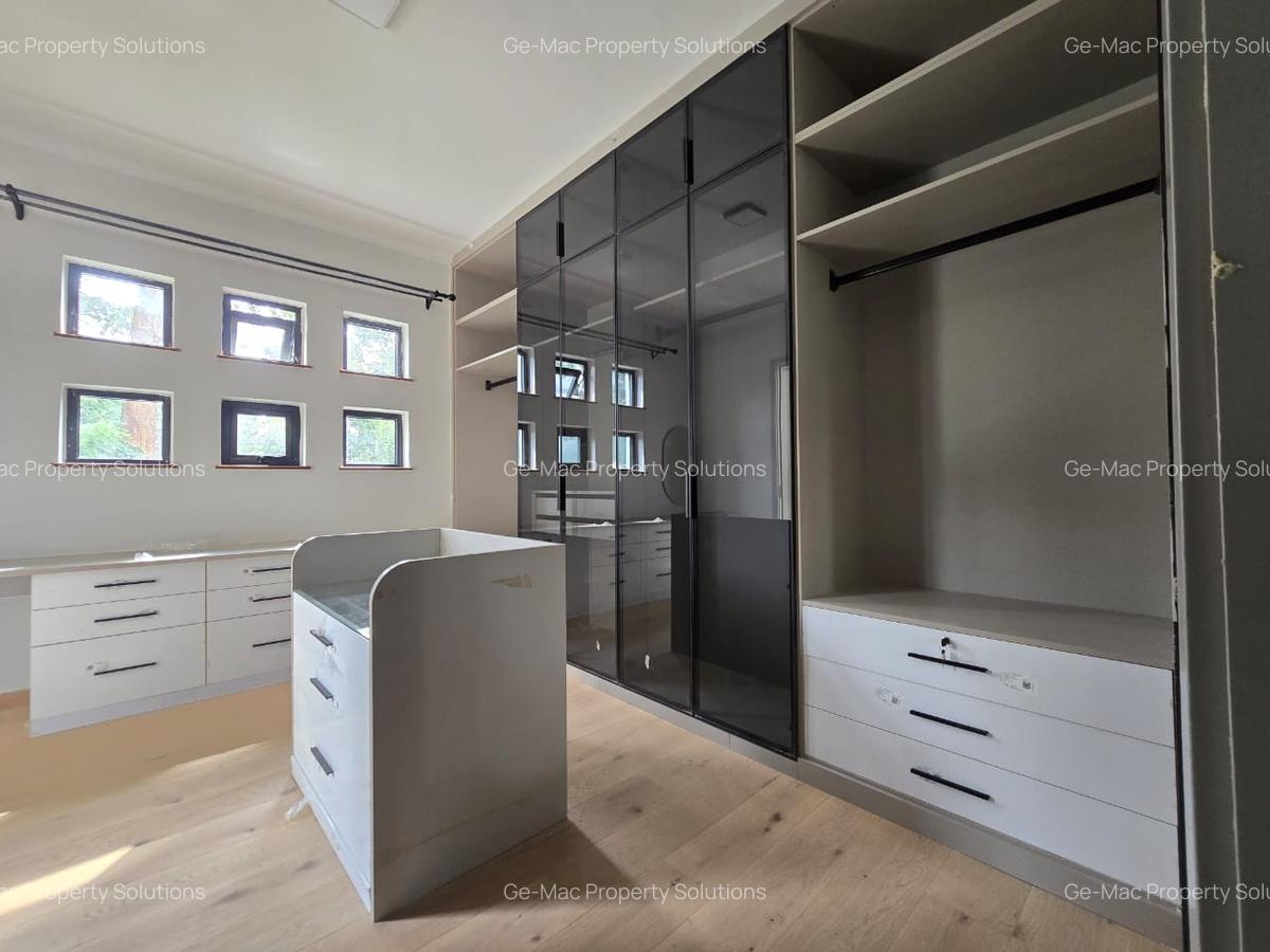 5 Bed House with Garden in Lavington - 15