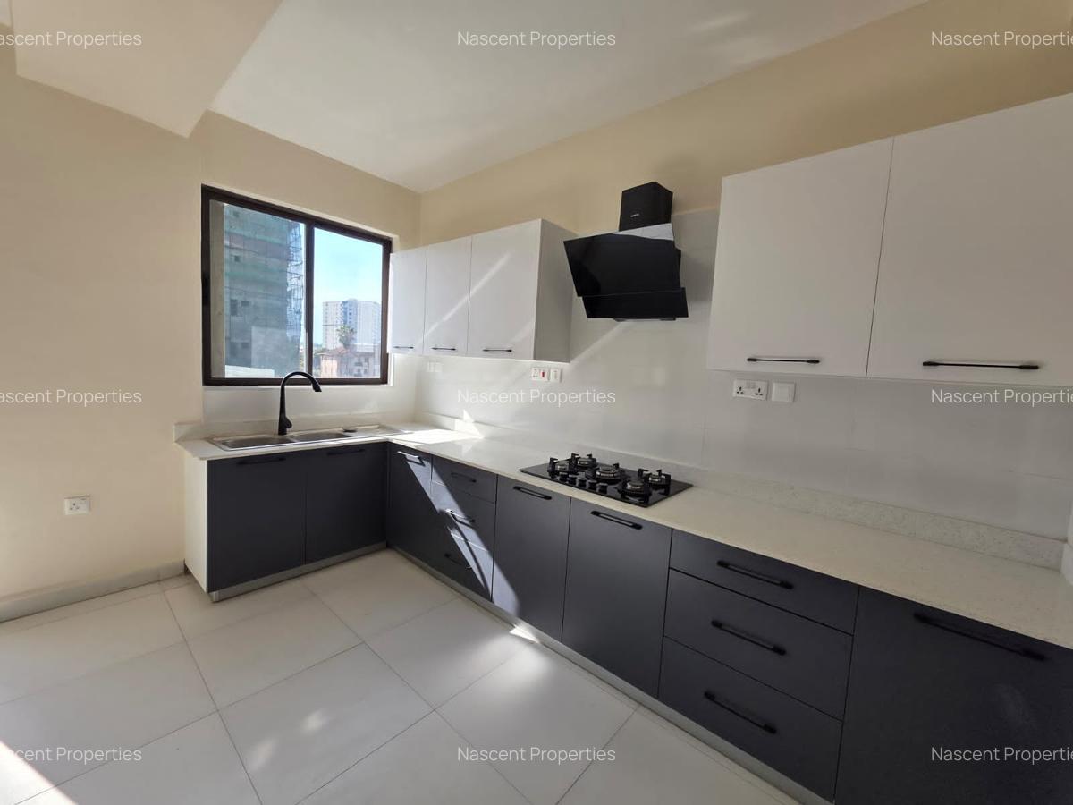 5 Bed Apartment with En Suite in Parklands - 11