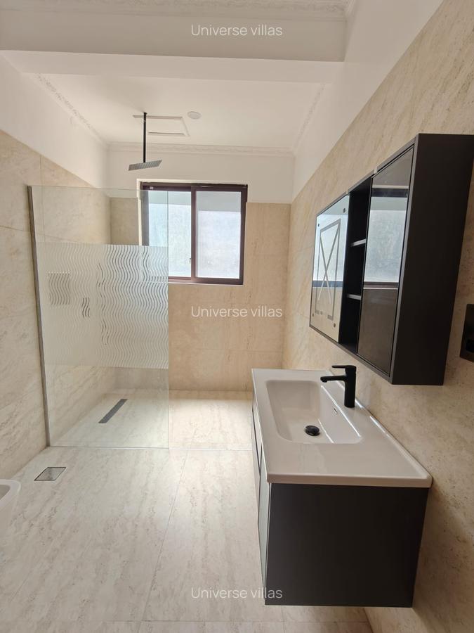 8 Bed Townhouse with En Suite at Karen - 12