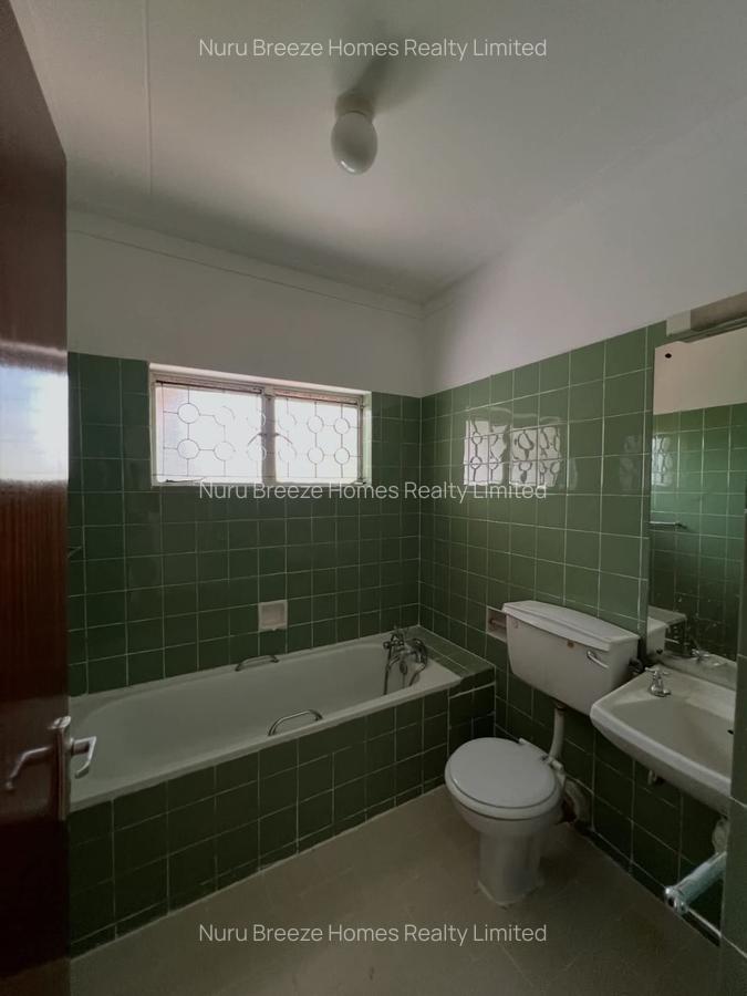 4 Bed Townhouse with En Suite in Lavington - 6