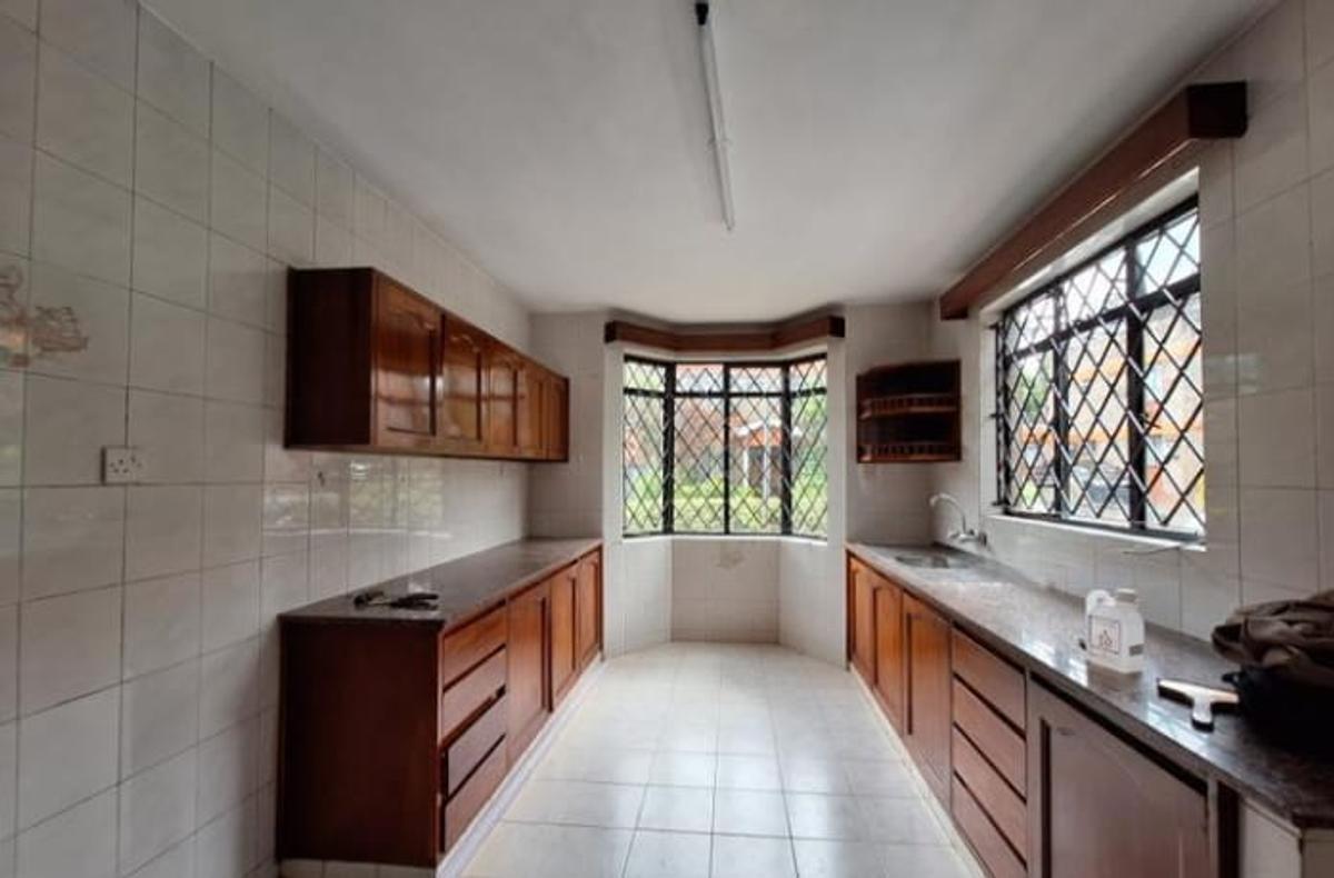 4 Bed Townhouse with En Suite in Lavington - 9