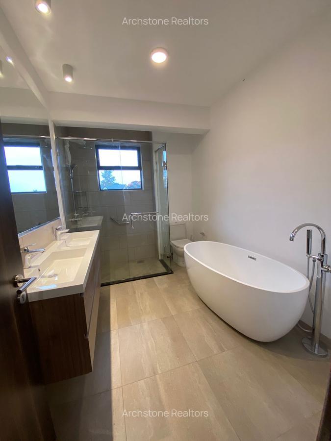 4 Bed Apartment with En Suite in Rosslyn - 6