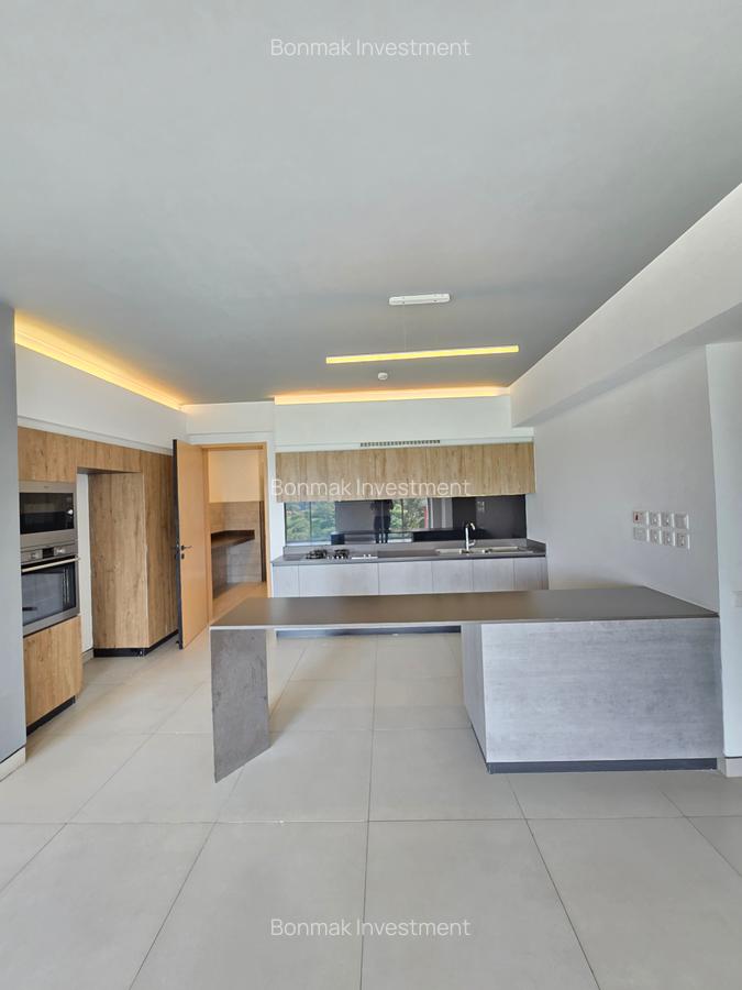 3 Bed Apartment with En Suite at Apartments - 2