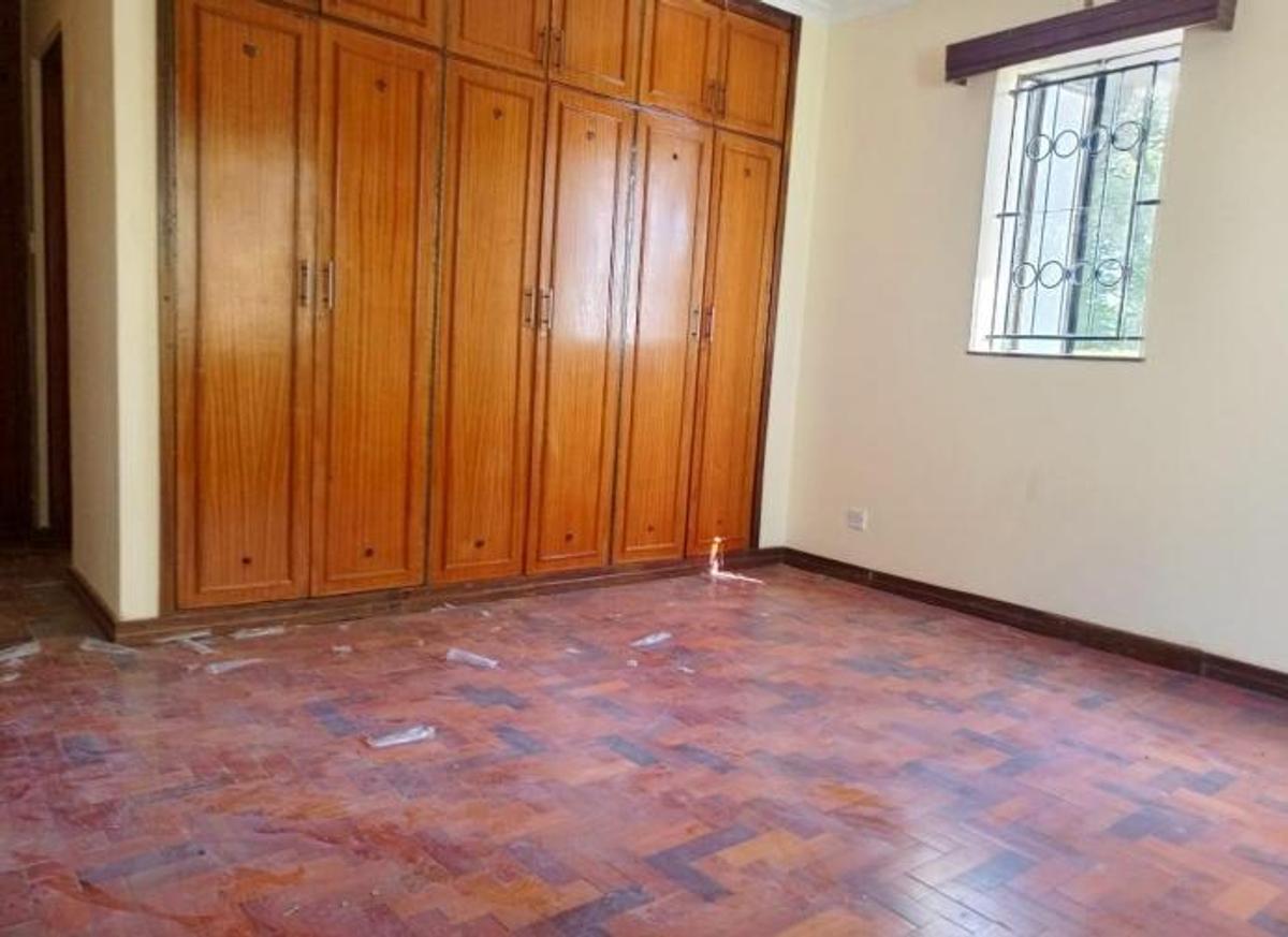 4 Bed House with En Suite in Runda - 14