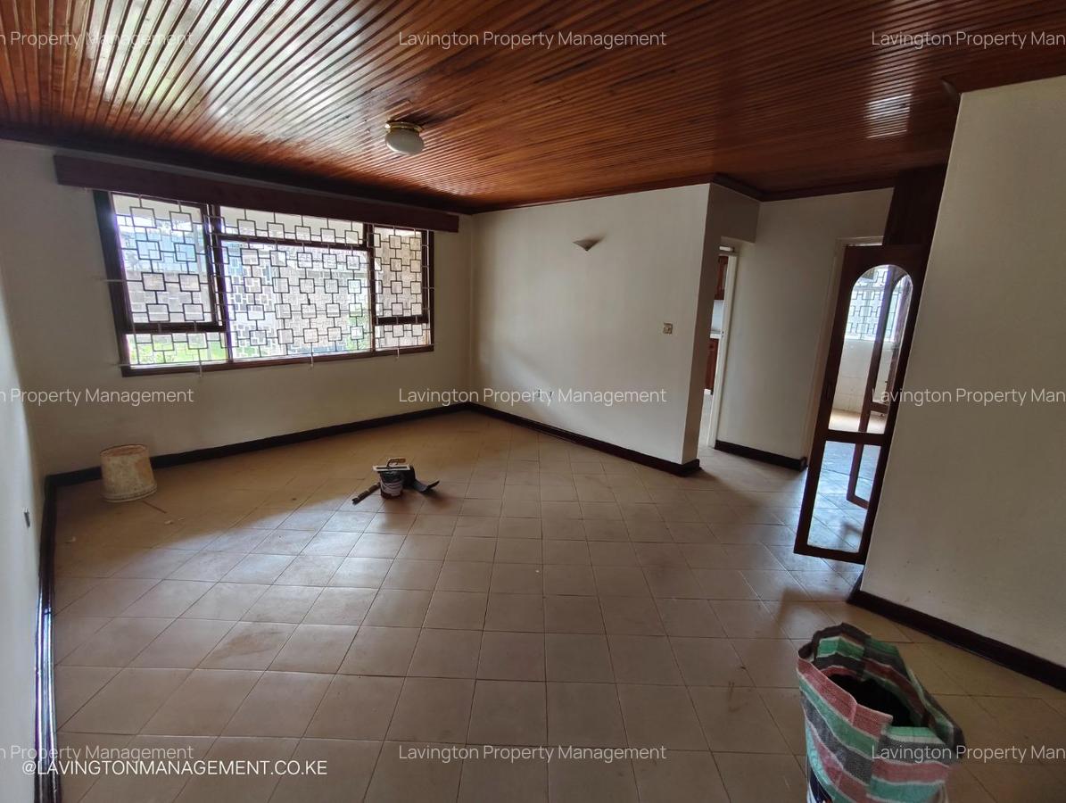 5 Bed House with En Suite at Lavington Green - 7