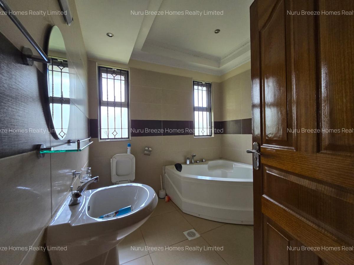 4 Bed House with En Suite in Runda - 14