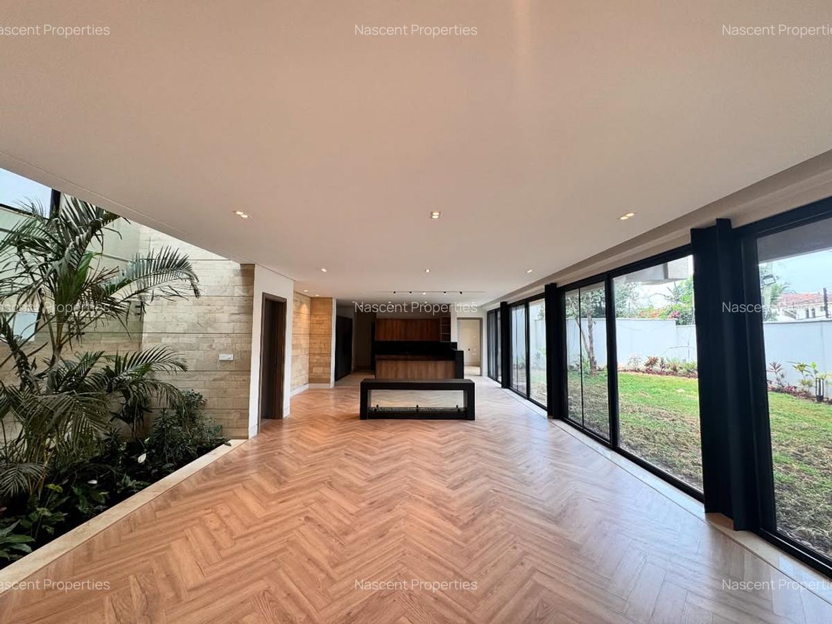 5 Bed House with En Suite in Kyuna - 2