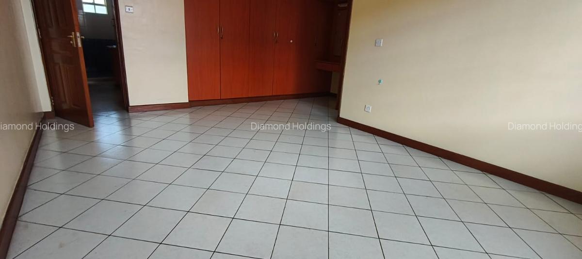 3 Bed Apartment with En Suite at Parklands - 10
