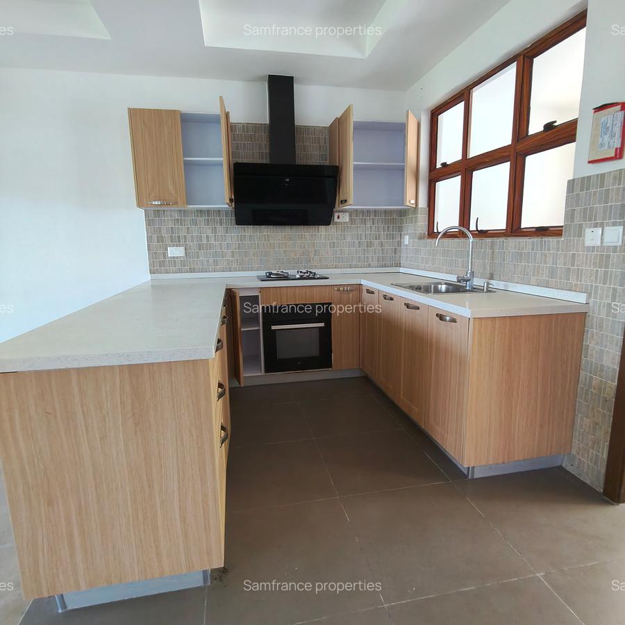 3 Bed Townhouse with En Suite at Sultan - 12