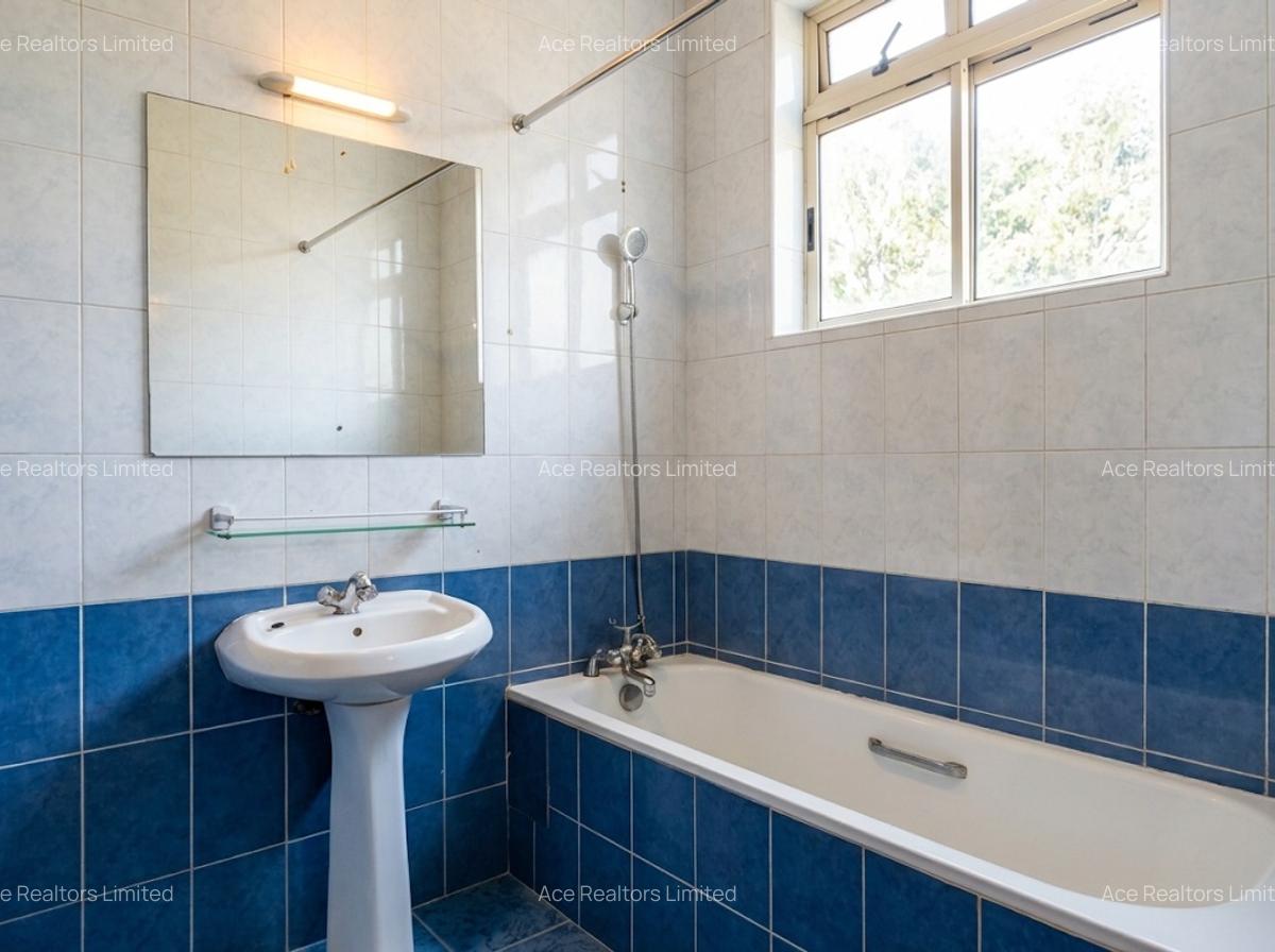 3 Bed Apartment with En Suite at Sports Road - 16