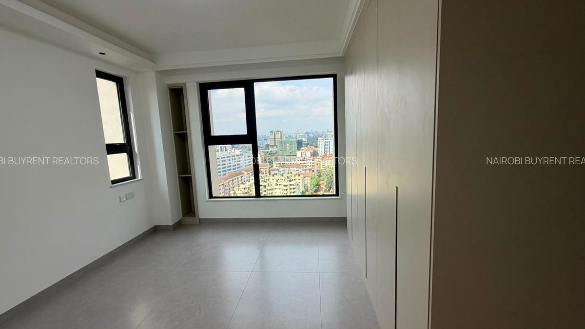 4 Bed Apartment with En Suite in Riverside - 8