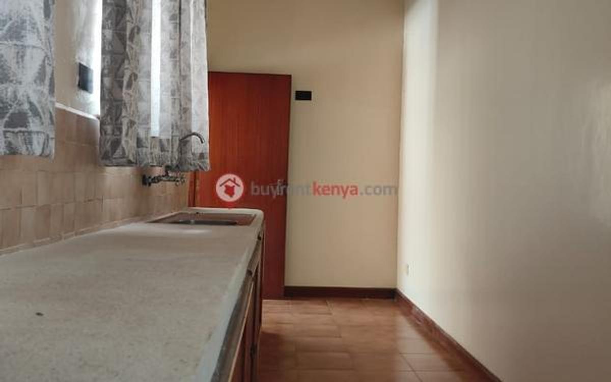 6 Bed Townhouse with En Suite at Lavington - 6