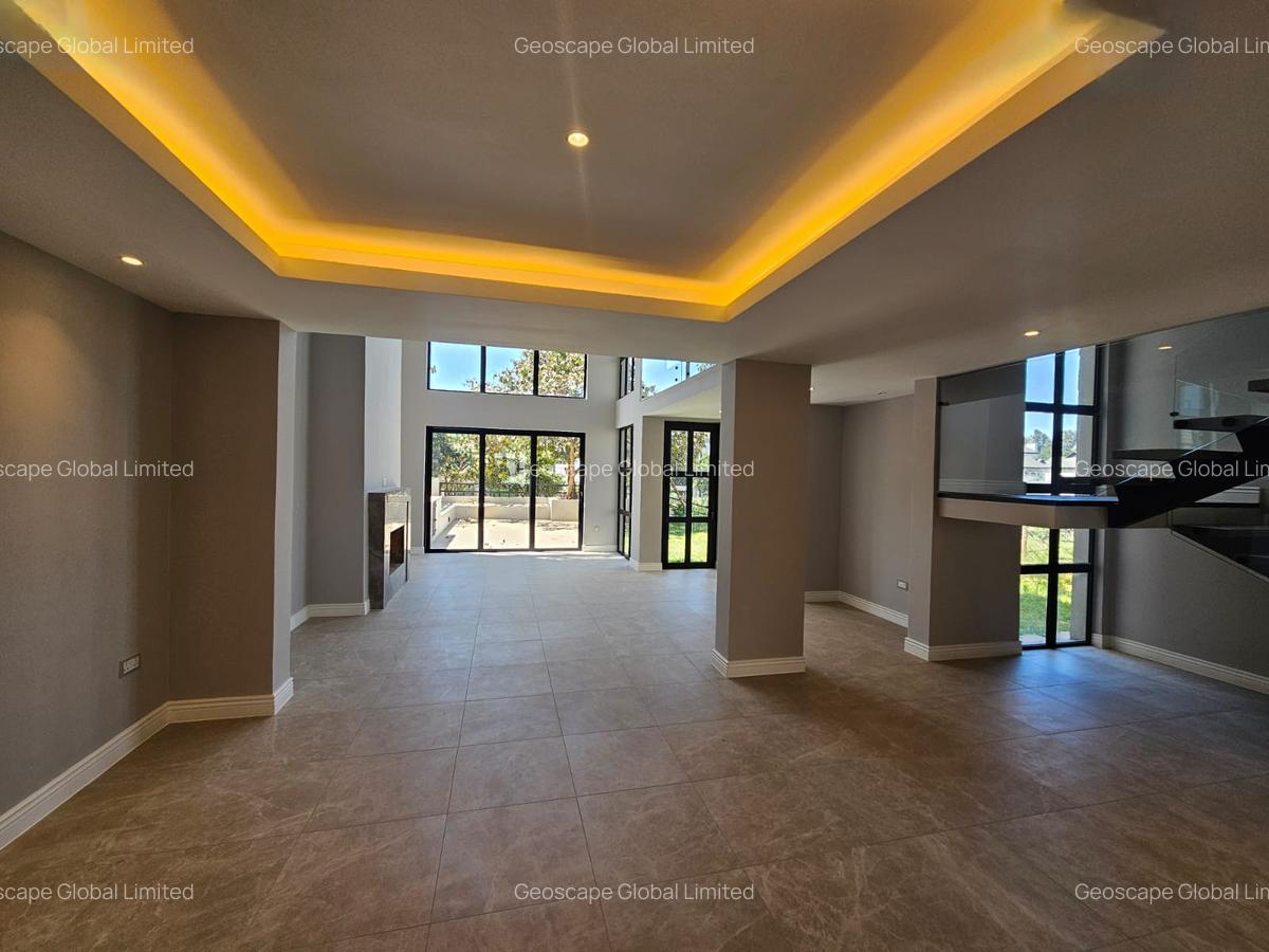 5 Bed Villa with En Suite in Runda - 4