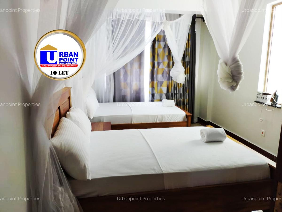 Serviced 2 Bed Apartment with En Suite at 5Th Avenue - 9