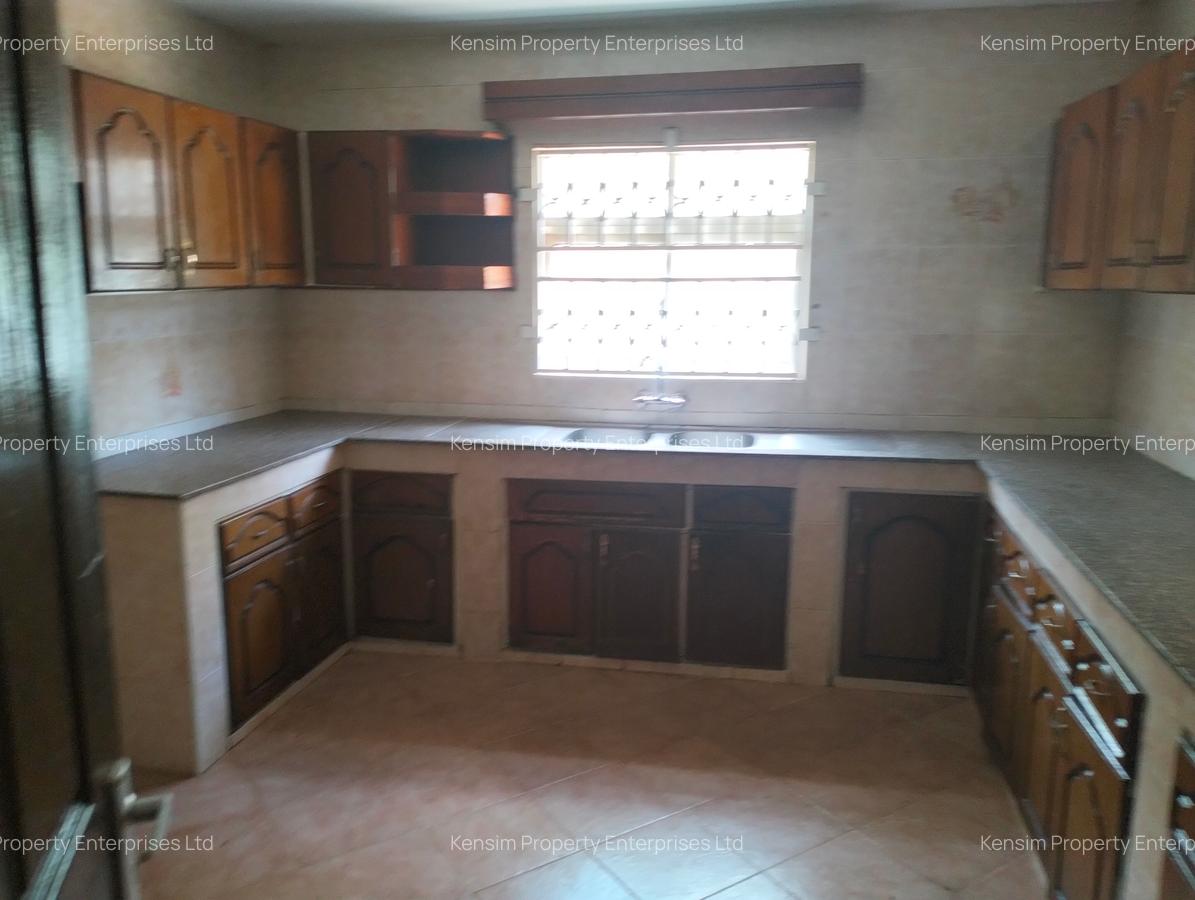 5 Bed Townhouse with En Suite in Lavington - 5