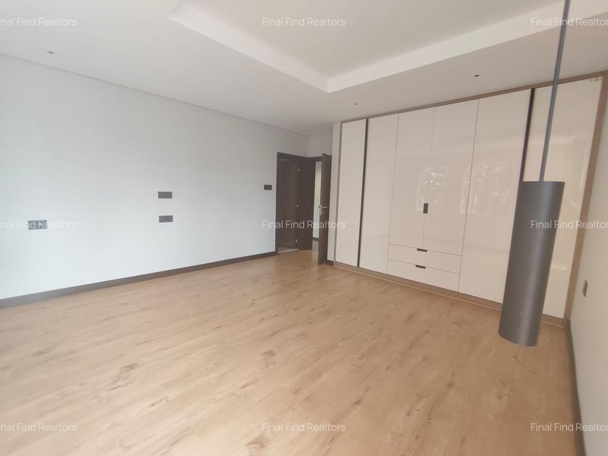 5 Bed House with En Suite in Runda - 7