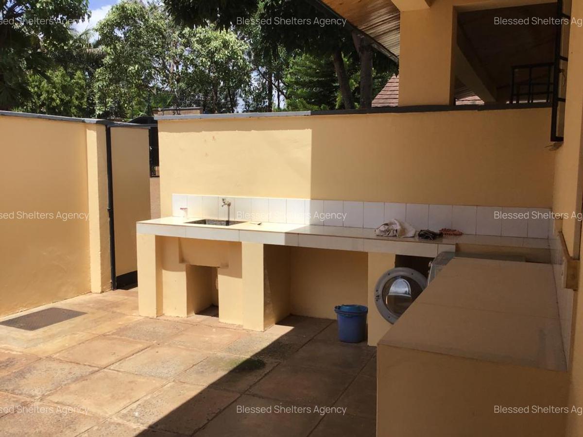 4 Bed House with En Suite in Runda - 14