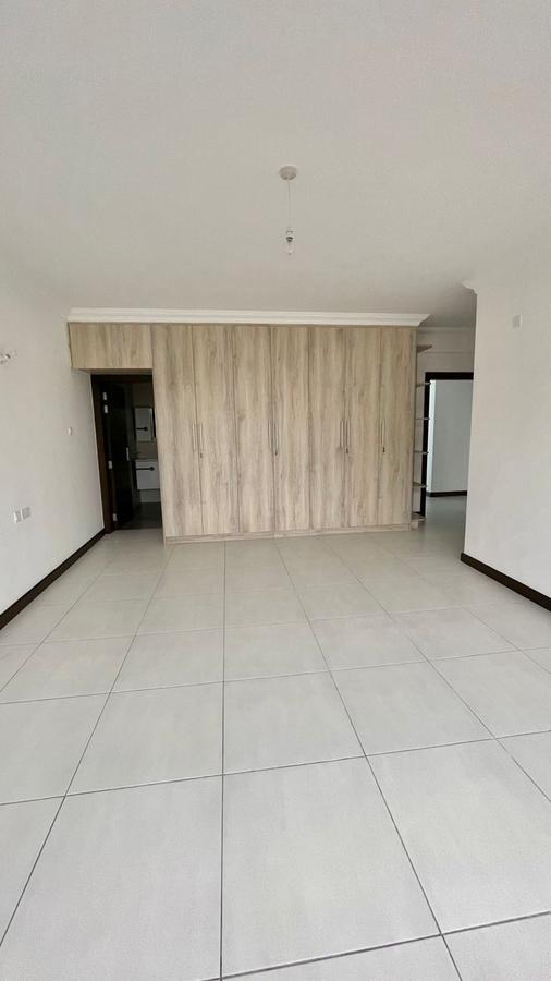 3 Bed Apartment with En Suite in Parklands - 5