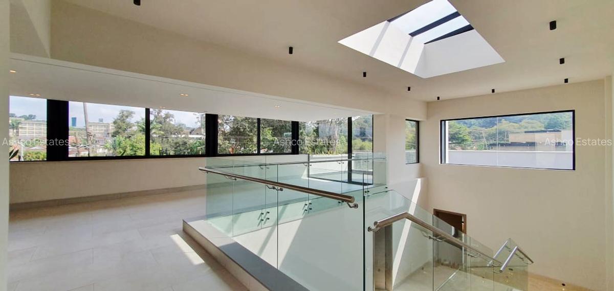 5 Bed Villa with En Suite in Westlands Area - 17