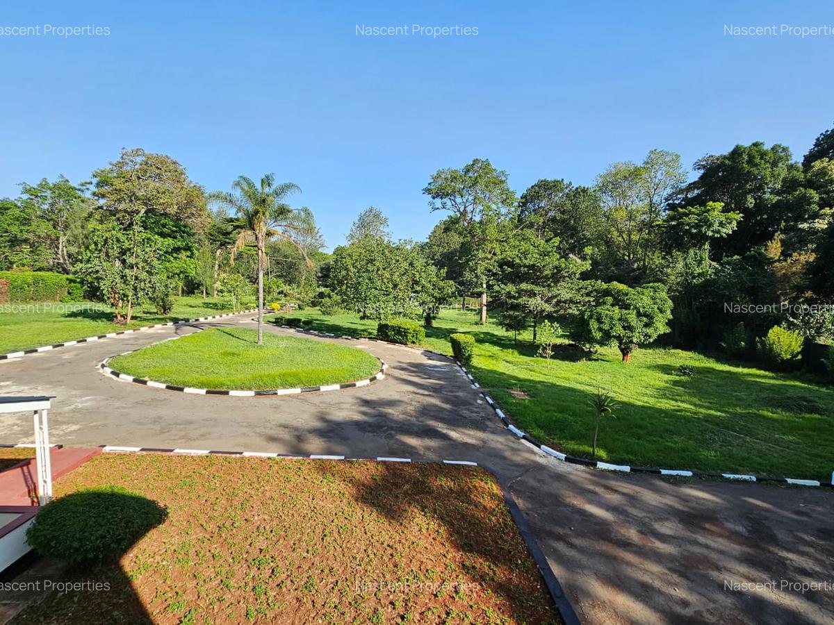 6 Bed House with En Suite in Rosslyn - 2