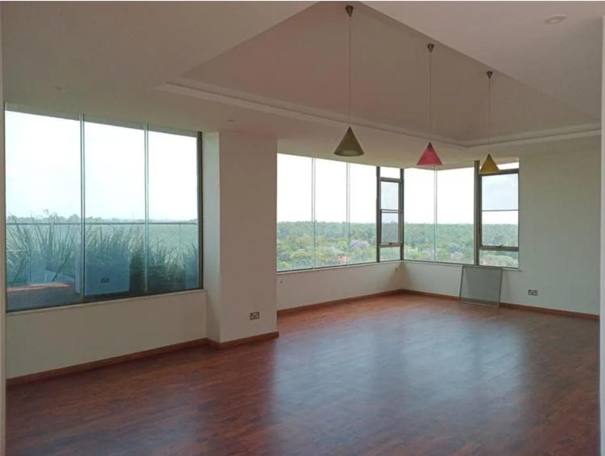 4 Bed Apartment with En Suite at Parklands - 15