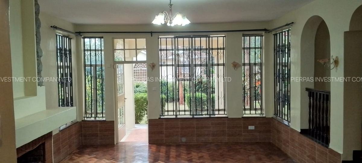 5 Bed Townhouse with En Suite in Lavington - 4