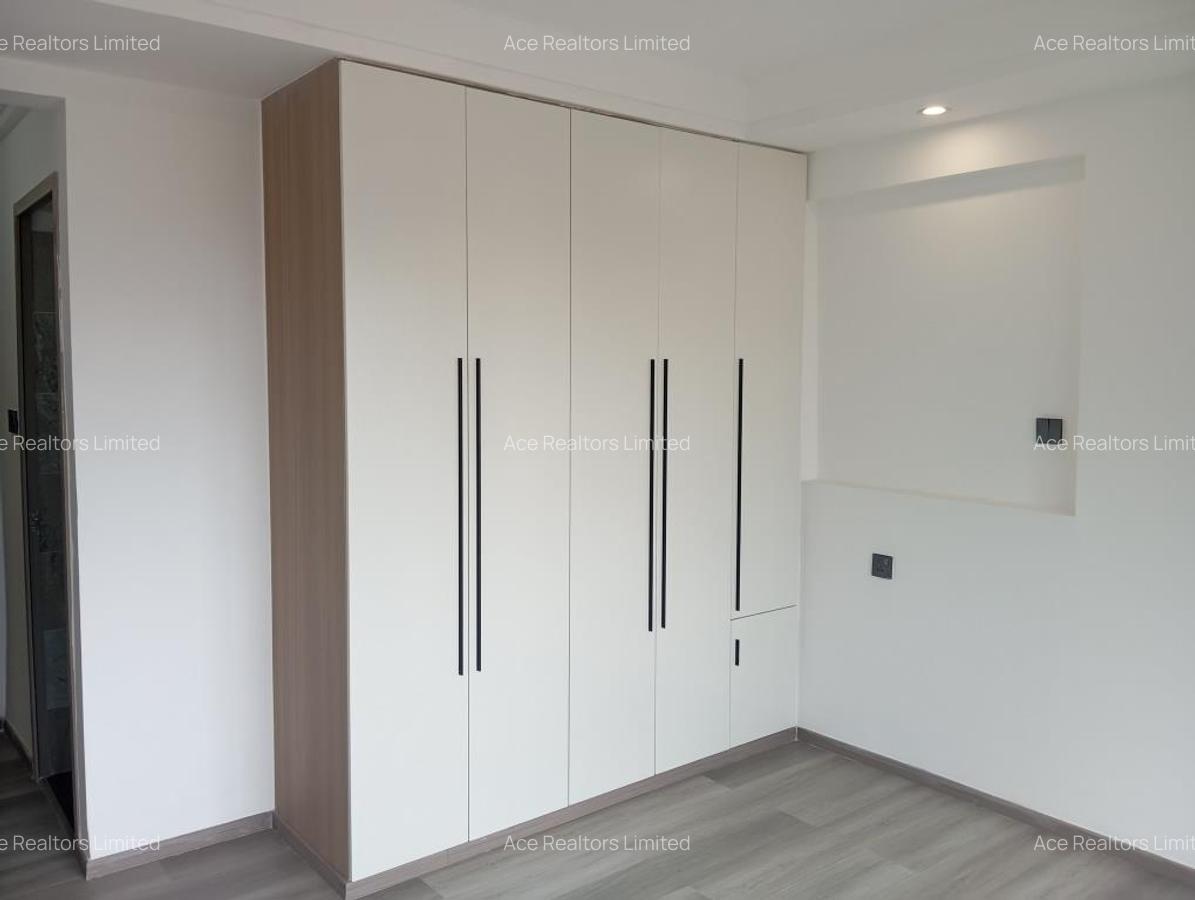 2 Bed Apartment with En Suite at Lavington - 5