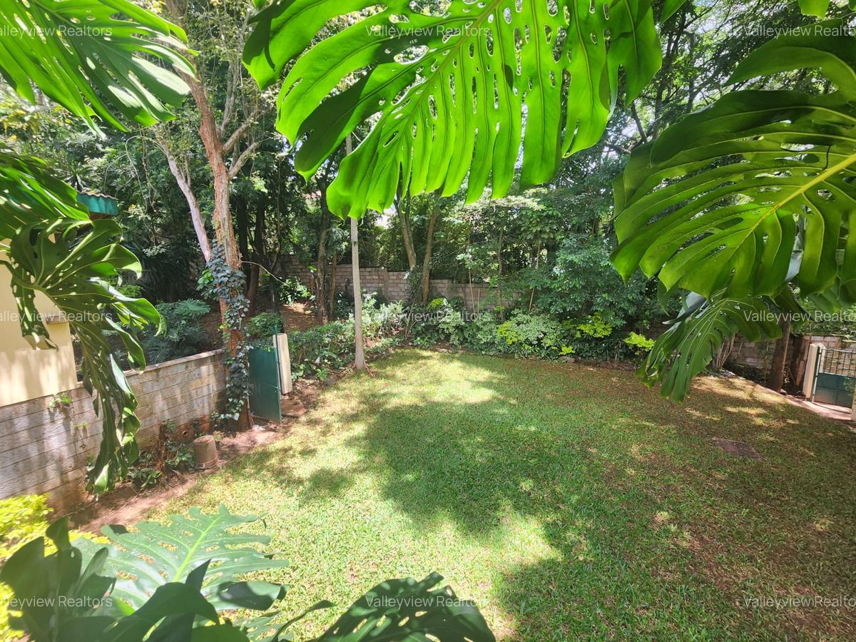 5 Bed Townhouse with En Suite at Lavington - 17
