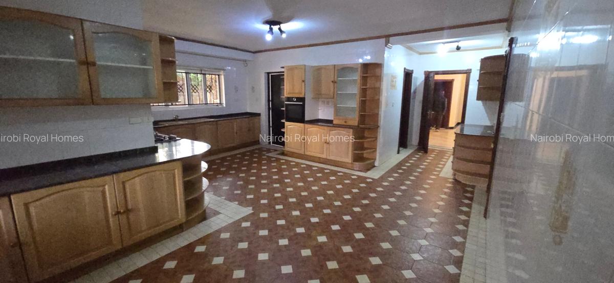 5 Bed House with En Suite at Hillview Clozse - 19