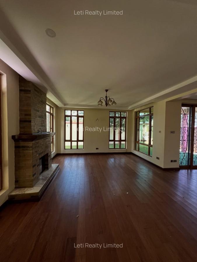 5 Bed Townhouse with En Suite in Lavington - 3