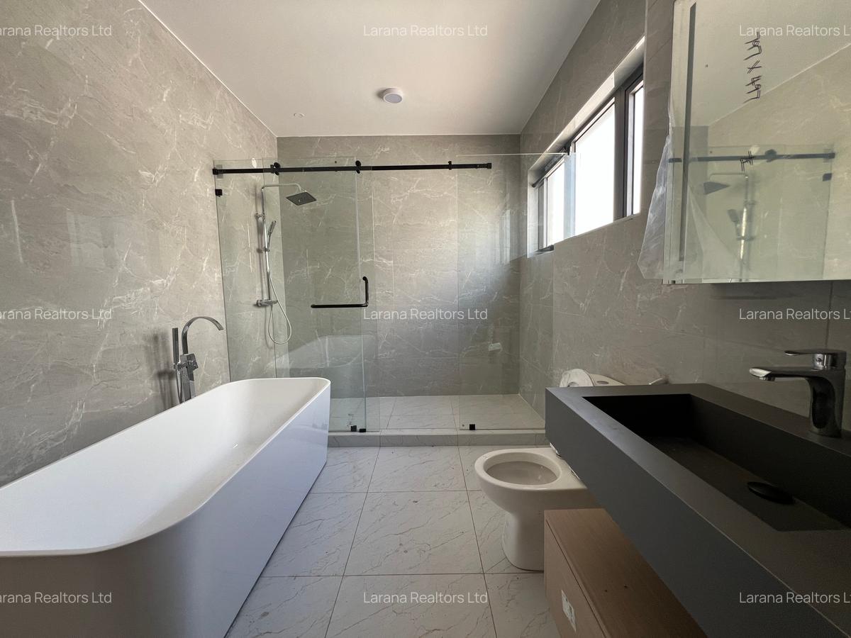 6 Bed Townhouse with En Suite in Lavington - 14