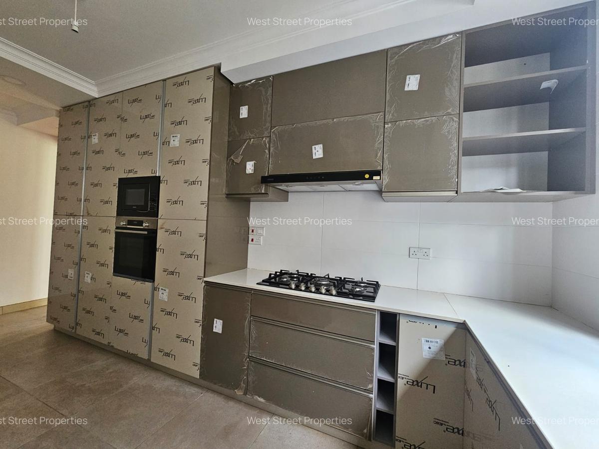 7 Bed Villa with En Suite at Lavington - 5