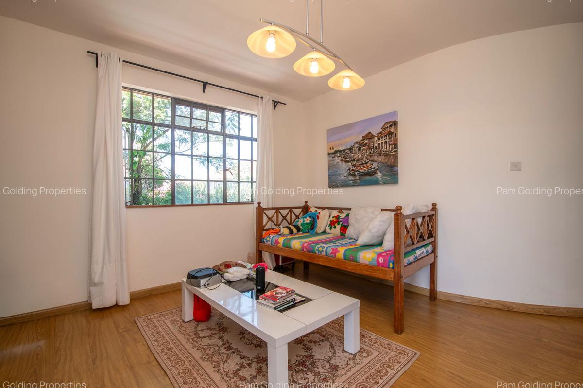 4 Bed House with En Suite in Runda - 16