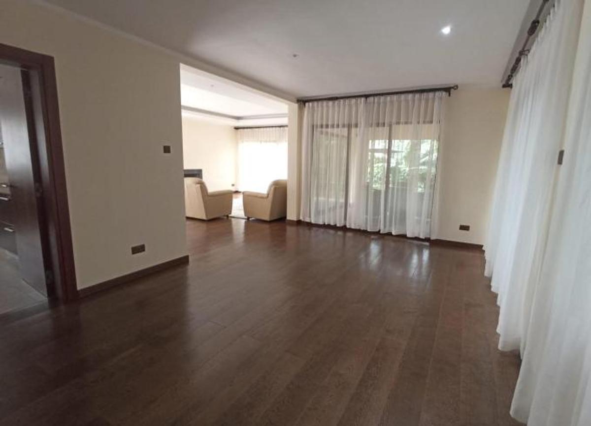 5 Bed House with En Suite in Lavington - 15