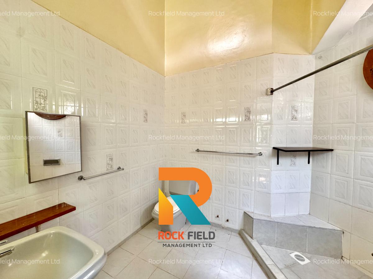 5 Bed House with En Suite in Parklands - 11