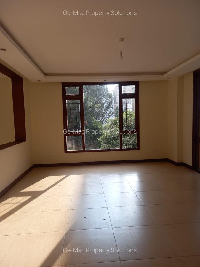 4 Bed Apartment with En Suite in Riverside - 8