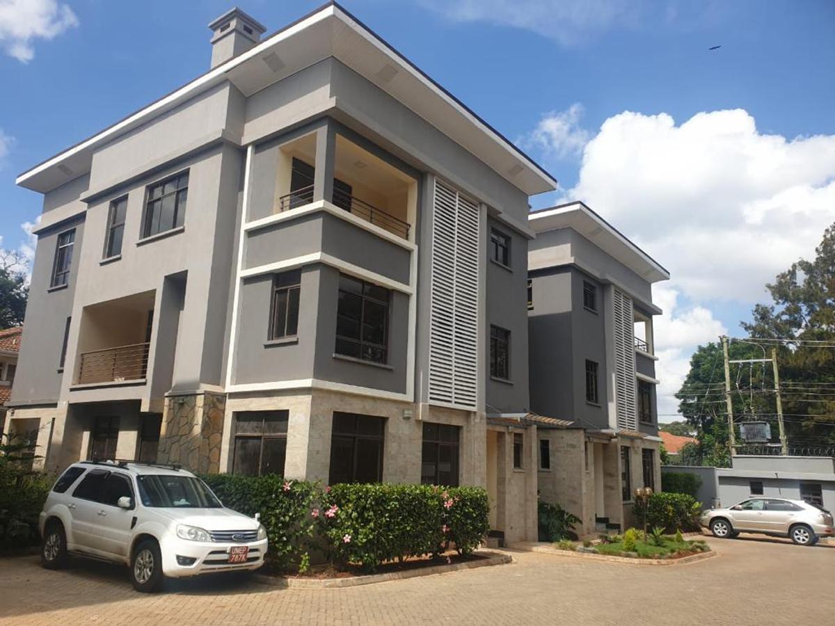 5 Bed House with En Suite in Lavington - 2